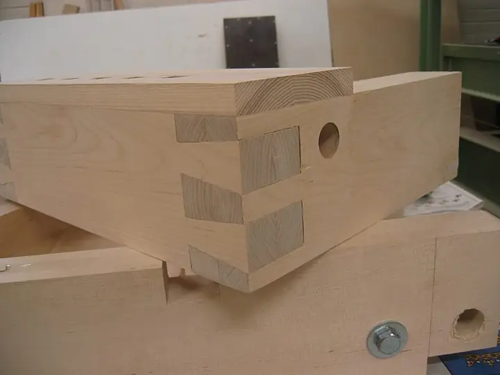 Through dovetail joint