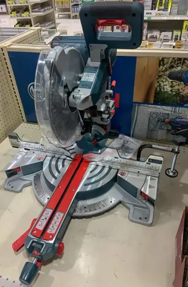 Compound mitre saw