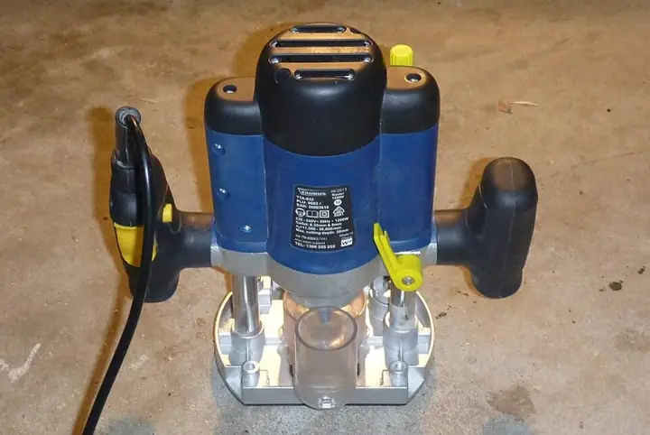Plunge router